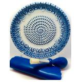BonCera, All-in-one Premium Ceramic Garlic Grater Plate 4-Piece Set - Blue Embossed Design and Style - For Garlic, Ginger, Chocolate, and more! - Comes with 5.25" Plate, Peeler, Brush, and Stand