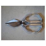 Poultry Shears - Heavy Duty Kitchen Scissors for Food with Ergonomic Handle, Japanese High-Carbon Steel Culinary Shears for Chicken, Meat, Seafood, Bone Cutting, Christmas Gifts (Silver)