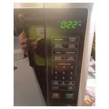 18.6 in W, 0.9 cu. ft. Countertop Microwave, in Stainless Steel with 900-Watt Cooking Power - Retail: $70