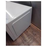 1.1 cu. ft. Countertop Microwave Oven in White (Missing Plate) - Retail: $89
