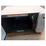 1.1 cu. ft. Countertop Microwave Oven in White (Missing Plate) - Retail: $89