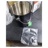 Utopia Kitchen Compost Bin for Kitchen Countertop, 1.3 Gallon Compost Bucket for Kitchen Includes 1 Spare Charcoal Filter (Black) MISSING LID