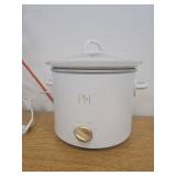 Paris Hilton 3.5-Quart Manual Slow Cooker, Features Three Settings (Low, High, Warm), Naturally Nonstick and Dishwasher Safe Stoneware Insert, Family Sized Capacity, White