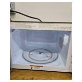 Vissani 0.9 cu. ft Countertop Microwave Oven in Fingerprint Resistant Stainless Steel (See Details)- Retail: $79