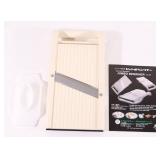 Benriner Mandoline Jumbo Slicer, Japanese Stainless Steel Blade, Beige