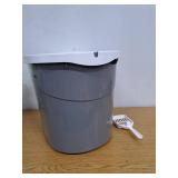 IRIS USA Top Entry Cat Litter Box, Large Enclosed with Litter Catching Lid and Scoop, Dog Proof, Cat Litter Box, Gray/White