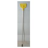 Rubbermaid Invader Aluminum Side-Gate Wet-Mop Handle 60  Gray/Yellow FGH126000000