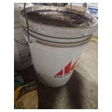 Scotts Lawn Care Bundle with Paint Buckets