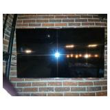 Samsung TV W/ Wall Mount