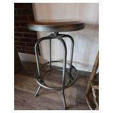 Chinois Round End Table with Lattice Design and Wooden Stool