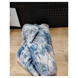 Gray and blue carpet 6 ft round