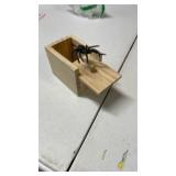 Spider Prank Box Gag Gift, Funny Surprise Gift Box Christmas White Elephant Gifts for Adults Men Women Birthday, Wooden Jump Scare Toys for Kids Ages 3-5-7 4-8-12 Year Old Boys Girls Stocking Stuffers