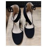 Dream Paris brand ladies black high heels size 5.5