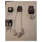 Paparazzi Pearl and Crystal Jewelry Set