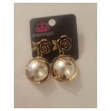 Paparazzi Pearl and Gold Jewelry Set