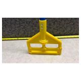 Rubbermaid Commercial Mop Handle with Quick-Release