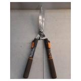 Fiskars 25  - 33  Power-Lever® Extendable Hedge Shears