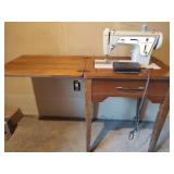 Singer Fashion Mate 237 Sewing Machine with Wood Table
