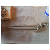 Large Industrial Pipe Wrench 24-inch