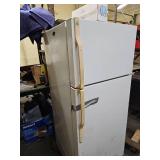 General Electric Fridge with top Freezer