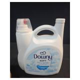 Downy Free & Gentle Liquid Fabric Softener, 140 fl oz, 190 Loads, Hypoallergenic, Sensitive Skin Friendly Fabric Conditioner Liquid