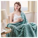 NEWCOSPLAY Super Soft Twin Blanket Mint Green Premium Silky Flannel Fleece 3D Ribbed Jacquard Lightweight Bed Blanket All Season Use (Mint Green Ribbed, Twin(60\"x80\"))