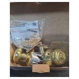 Schlage F10 GEO 605 Georgian Door Knob, Hall & Closet Passage Lock, Bright Brass