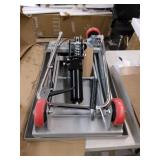 VEVOR Hydraulic Scissors Lift Table Cart missing a wheel - Retail: $224