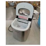 Magic Chef 27-Lb Portable Ice Maker Silver - Retail: $209