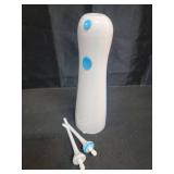 Amazon Basics HydroClean Cordless Water Flosser, 1 Water Flosser Handle, 2 Flosser Tips, 2 AA batteries included