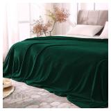 BEDELITE Fleece Blanket King Size Blankets for Bed, Luxury Plush Cozy Fuzzy Blanket 108x90 inches, Super Soft Warm Lightweight Throw Blanket All Seasons Suitable, Forest Green