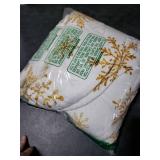 Christmas Throw Blanket Ultra Soft Snowflake Bed Blanket Xmas Flannel Fleece Blankets Ideal Gift Holiday Bed Blanket Lightweight Warm Cozy Fuzzy Plush Cabin Throw for Sofa Couch, Golden, 60 X 80