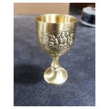 Luatoxry 30ml/1oz Gold Wine Chalice Cup, Vintage Gold Chalice Goblet, Flower Embossed Metal Embossed Wine Cup, Versatile Small Metal Goblet for Personal Drinking, Home Decoration