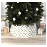 New Traditions White Velvet Christmas Tree Collar with Gold Glitter Quatrefoil Print 26 Diameter Fabric Stand Band for Artificial & Natural Trees Tree Skirt Alternative, Collapsible