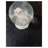 NAT & JULES Beautiful Snowy Barn Owl 6 x 4 Musical Glitter Snow Globe: Plays a Variety of Christmas Tunes including Jingle Bells & Silent Night - Perfect Accent DÃ©cor for the Holidays or Everyday, 