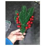 RONYOUNG Artificial Pine Branches Christmas Holly Berries Artificial Red Berry Stems for Christmas Wreath Decorations Xmas Tree Decoration