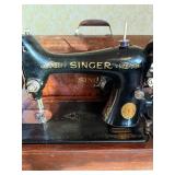 Antique Singer Sewing Machine in Case w/ Key