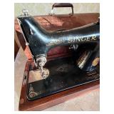Antique Singer Sewing Machine in Case w/ Key