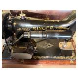 Antique Singer Sewing Machine in Case w/ Key