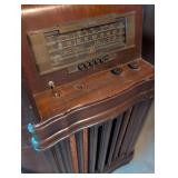 1940s RCA Victor Wooden Console Radio