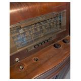 1940s RCA Victor Wooden Console Radio