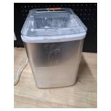Insignia Portable Ice Maker Model NS-IMP26SL0