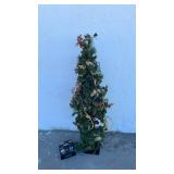 Pre-decorated 4ft Slim Christmas Tree with Pine Cones