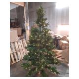 7.5FT Pre-Lit Realistic Green Spruce Artificial Christmas Tree, Stand - Retail: $130