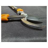 Fiskars Bypass Lopper With Non Slip Grip Aluminum Handle (28 Inch) - Retail: $21