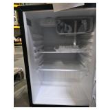 Magic Chef 17.5 in. W 2.6 cu. ft. Mini Refrigerator in Black - Retail: $139