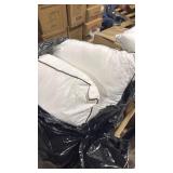 4 pack of bed pillows  - Retail: $0