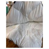 $150 Pacific Coast Goose Down Fiber Comforters King 106x90