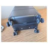 $99 SwissGear 8018 Expandable Hard Shell Carry-On Luggage with Spinner, BLA