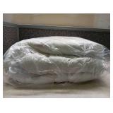 Queen Size White Down Alternative Comforter - Retail: $35